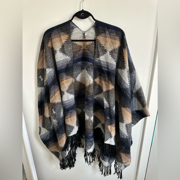 Poncho - Picture 1 of 3